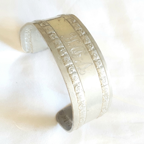 Bangle Cuff Bracelet Adjustable Size - Picture 3 of 3